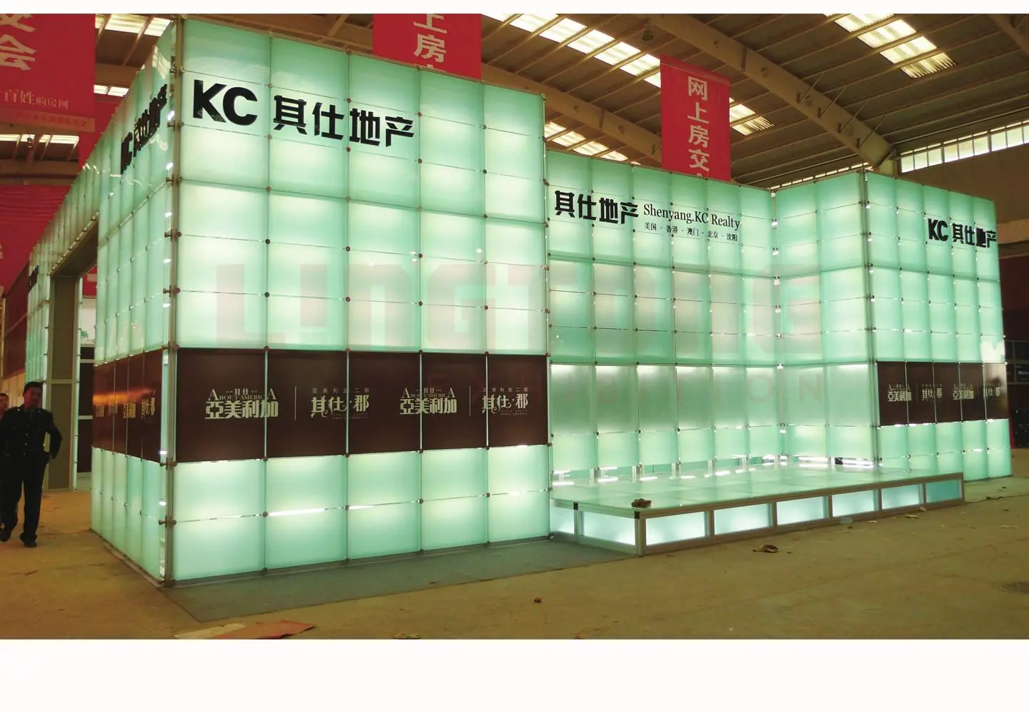 LT-BW-01 Glass/Panel Retainer For Advertising Display Screen