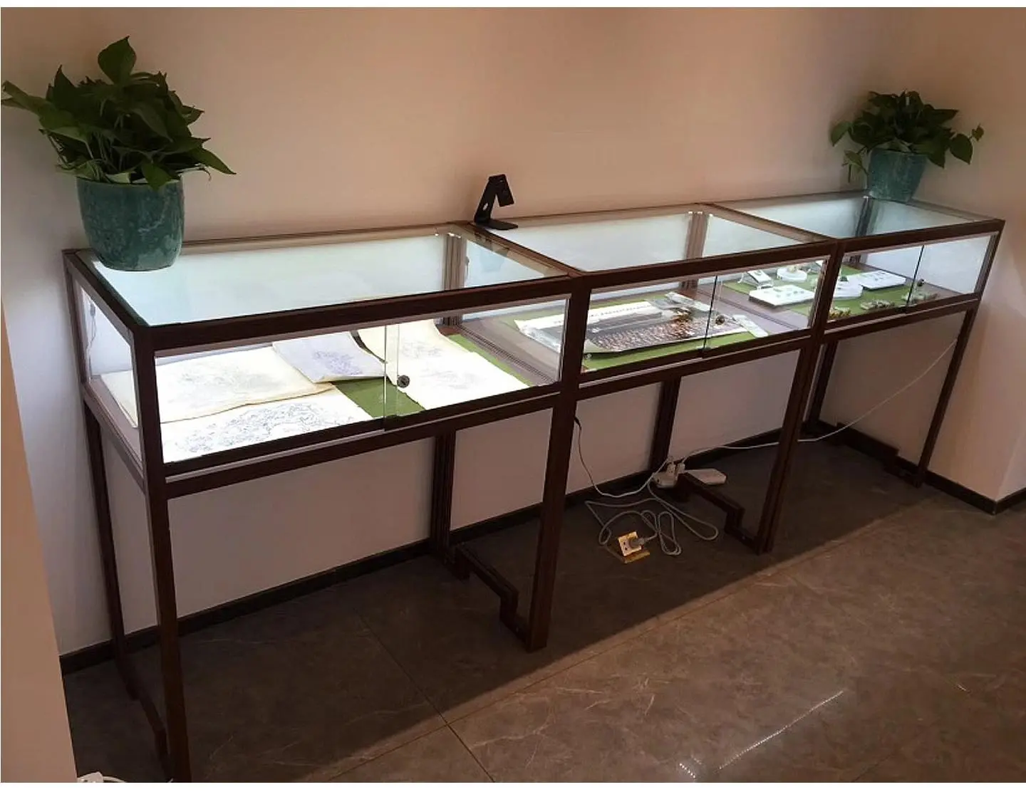 LT-E421 Upper Track for Sliding Door