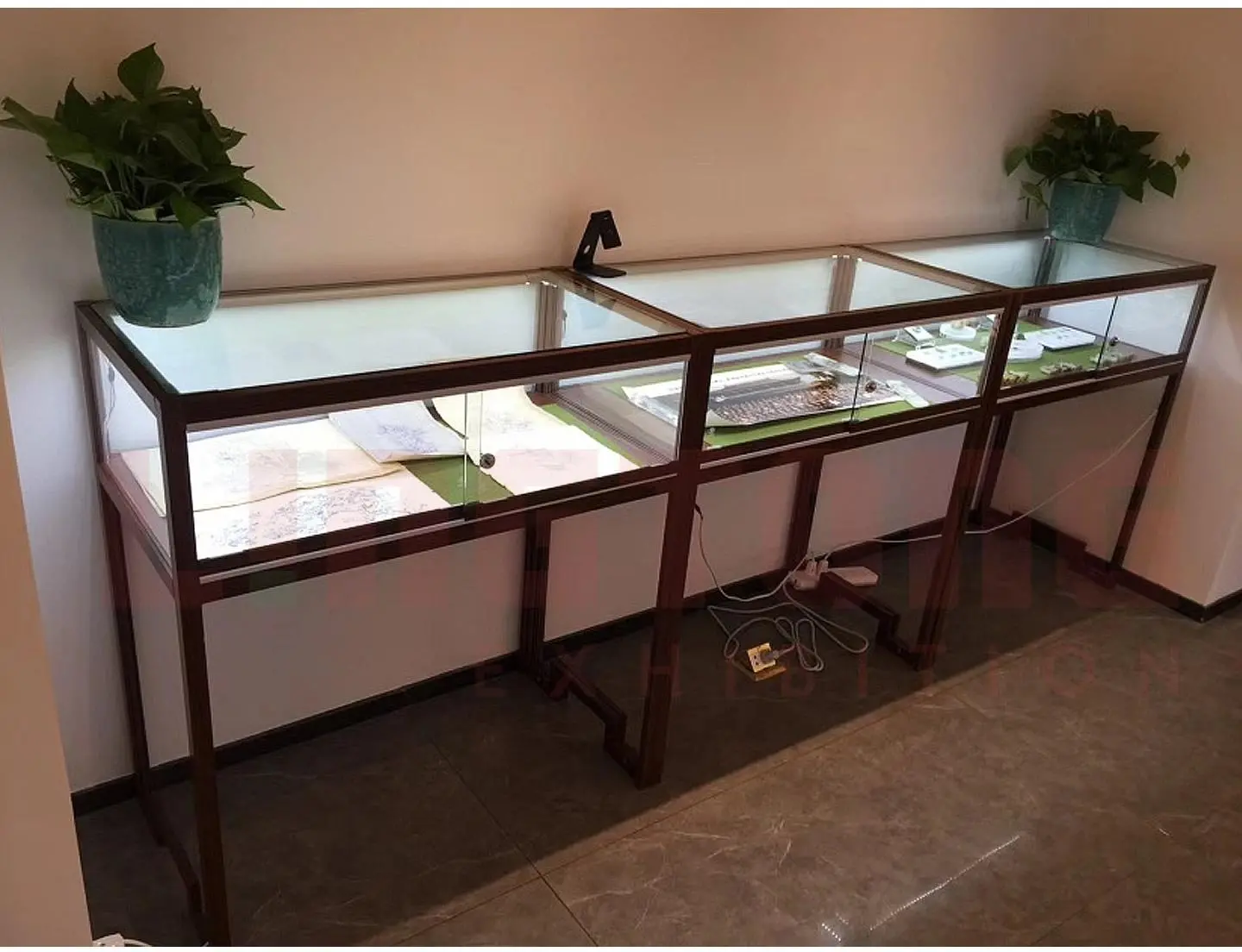 LT-E422 Bottom Track for Sliding Door